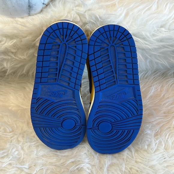 Nike Women’s Air Jordan 1 Retro High OG 'Reverse Laney' Sneakers Size 7.5 US - Picture 9 of 17